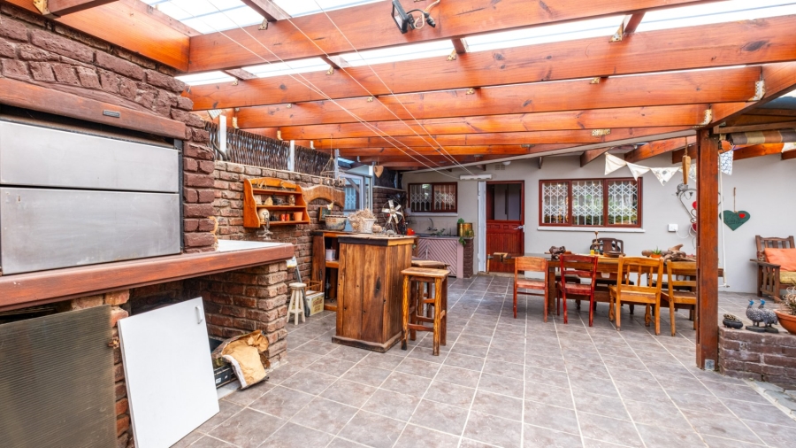 5 Bedroom Property for Sale in Denver Park Western Cape